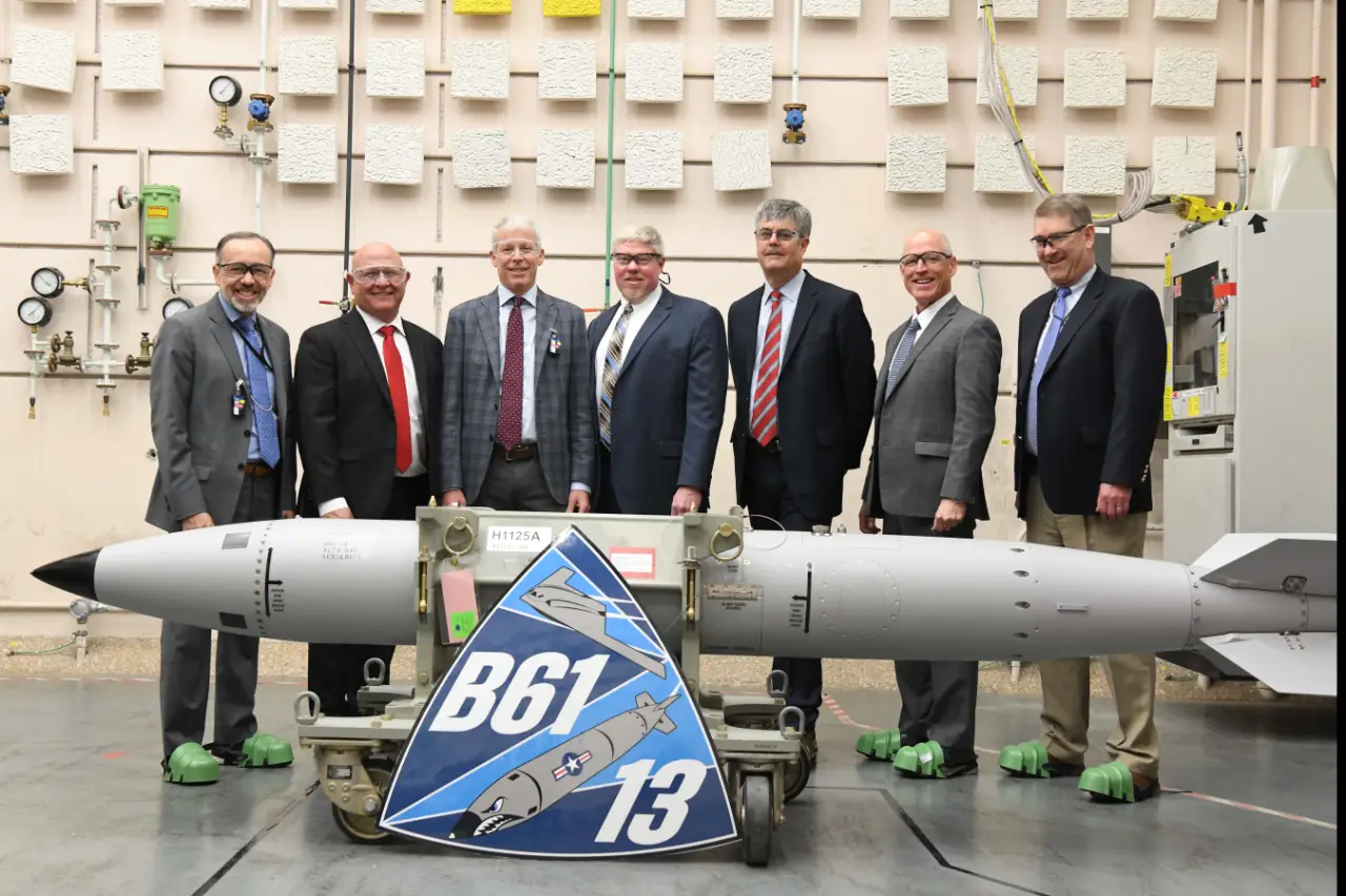 США на год раньше срока завершили создание новой ядерной авиабомбы B61-13