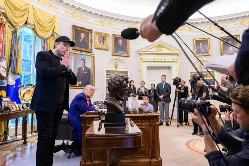 «Конфликт растет»: Маск начал настраивать рядовых американцев против Трампа