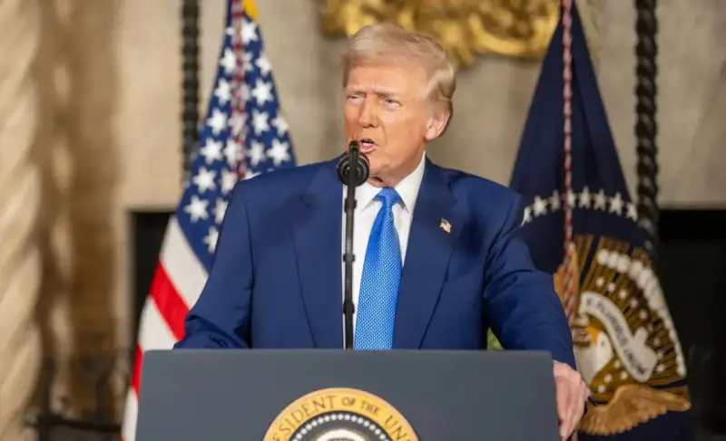 Трамп потребовал капитуляции Ирана, пригрозив аятолле Хаменеи ликвидацией