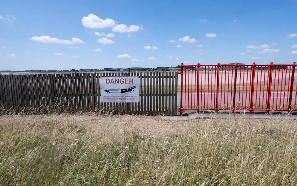 Прикрыта только забором: стратегическая база британских ВВС не имеет защиты от атак террористов и иностранных агентов