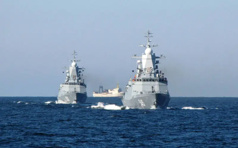 ВМФ РФ сопровождает торговые суда, защищая от европейских пиратов