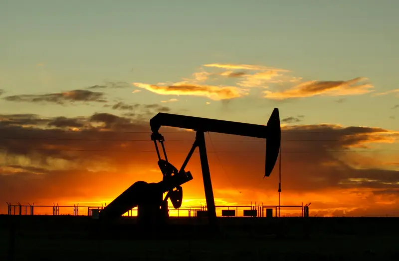Россия все равно продаст свою нефть, санкции не помогут – Reuters