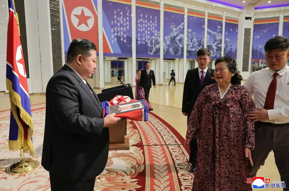 На приёме у Ким Чен Ына показали фото павших в Курской области бойцов армии КНДР