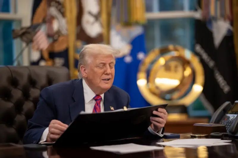 Похоже, не договорились: Трамп после отъезда Уиткоффа из Кремля ввел 25%-е тарифы на экспорт из Индии