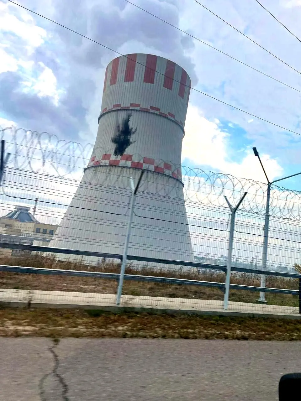 Боевой дрон ВСУ атаковал Нововоронежскую АЭС, повреждена градирня
