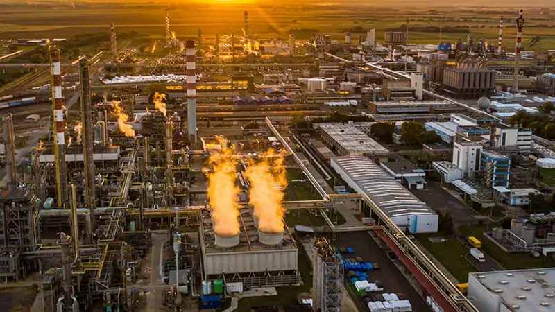 В Восточной Европе один за другим взрываются НПЗ с российской нефтью