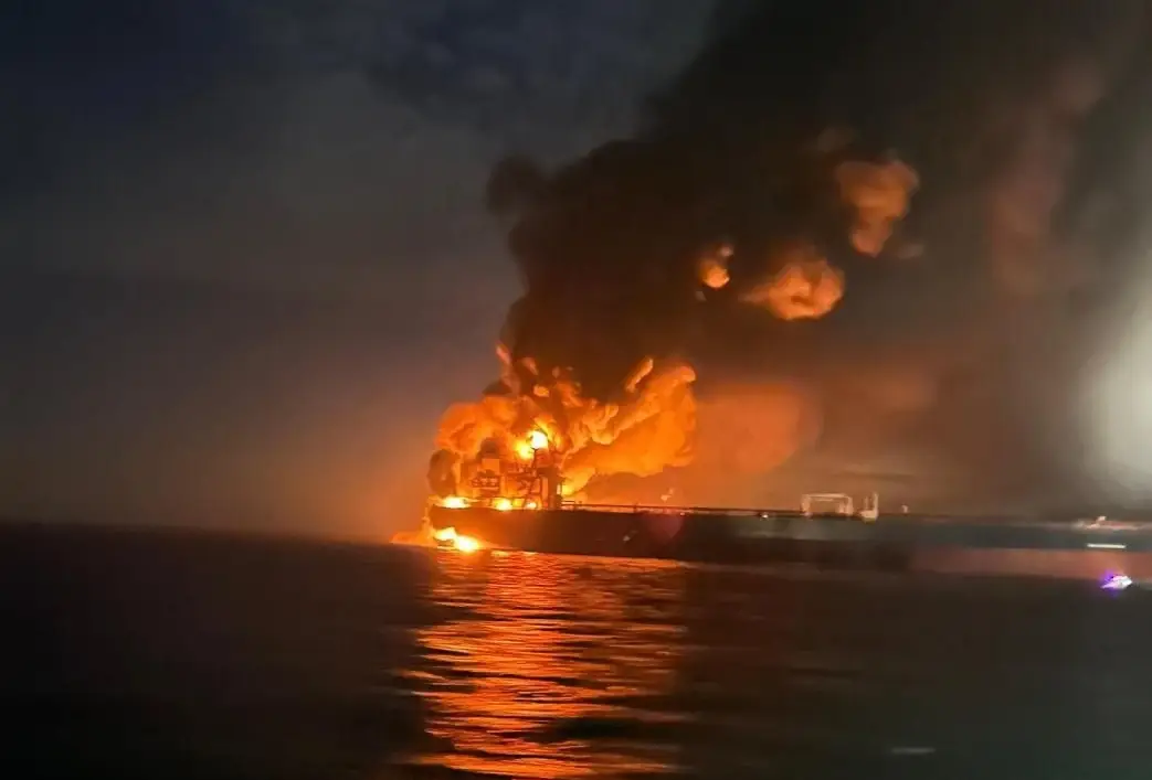 Украина атаковала два нефтяных танкера в Черном море, оба судна горят