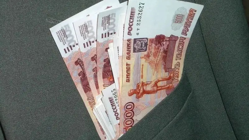 Экономист: чиновники в РФ просыпаются с мыслью – ты придумал, как еще обчистить кошельки россиян?