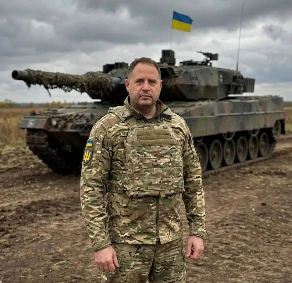 Перед уходом на фронт Ермак устроил Зеленскому истерику