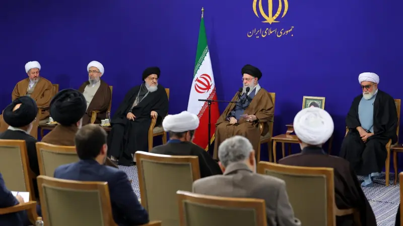 «План Б»: аятолла Али Хаменеи готов к «эвакуации» из Ирана в Москву – The Times