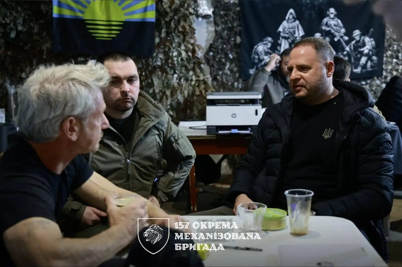 Экс-глава офиса Зеленского Ермак привез в Славянск голливудскую звезду