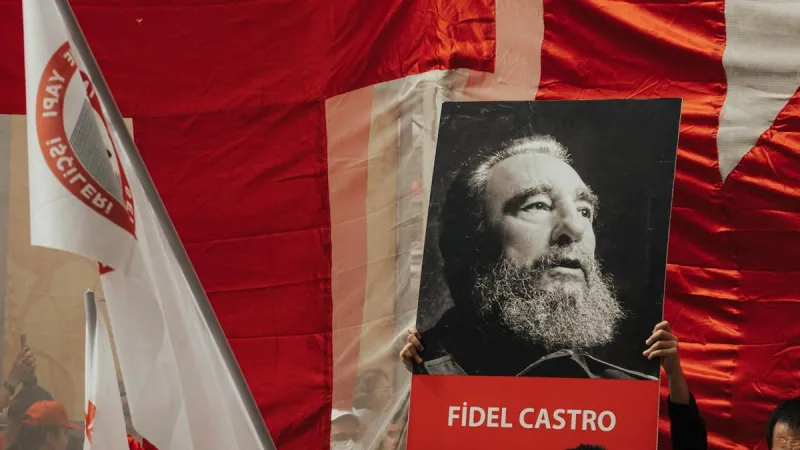 В условиях давления США на Кубу династия Кастро возрождается – NYT