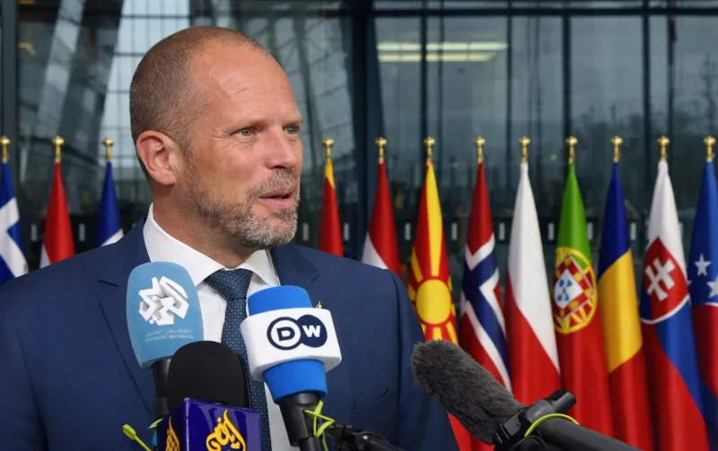 Глава Минобороны Бельгии: не США, а европейцы «заложили бомбу» под НАТО