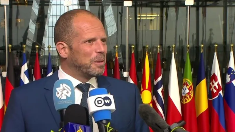 Глава Минобороны Бельгии: не США, а европейцы «заложили бомбу» под НАТО