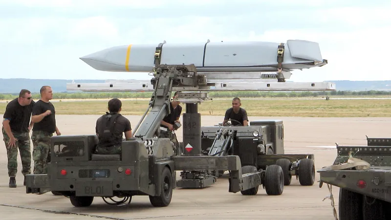 США потратили весь запас дорогих крылатых ракет-невидимок JASSM в Иране