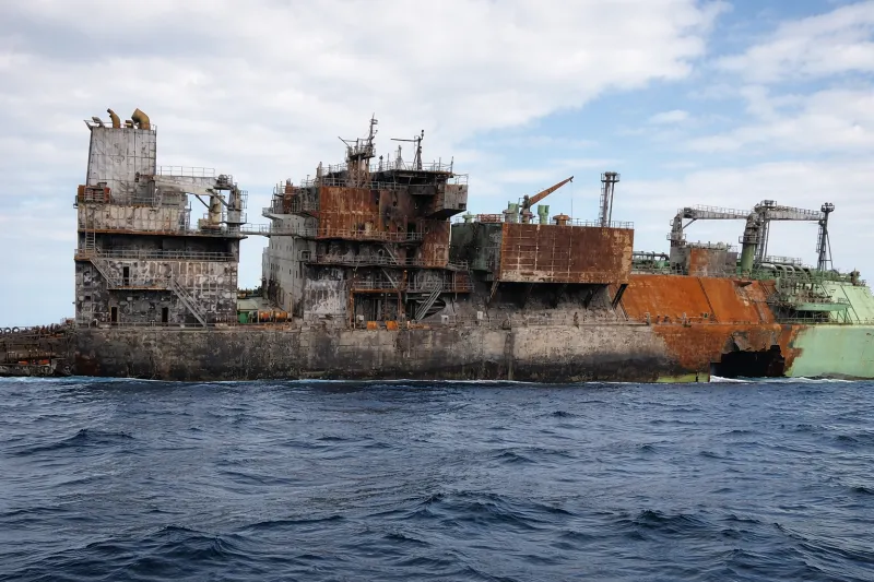 Прекращены работы по спасению взорванного российского СПГ танкера