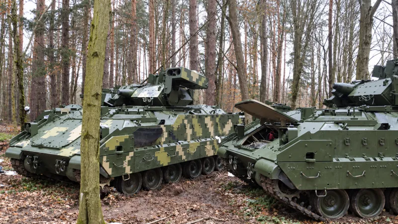 В чем БМП Bradley оказалась лучше российской БМП-3 и чем уступила